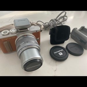 Olympus Pen E-PL8 Camel coloured very stylish lightweight high quality camera!